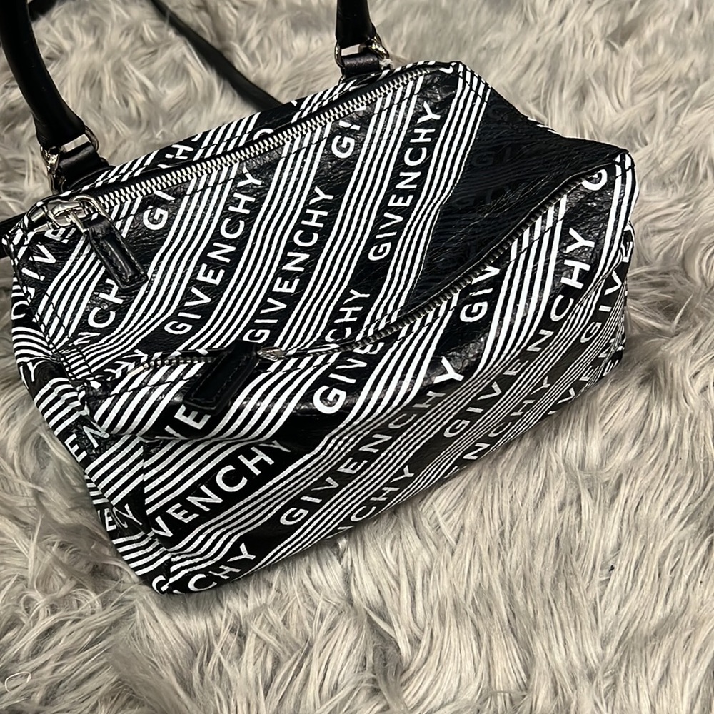 Givenchy - Picture 2 of 8